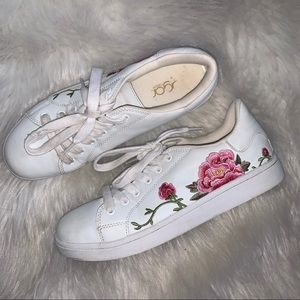 Floral embroidery sneakers